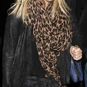 Pretty Brown Black Leopard Print Scarf